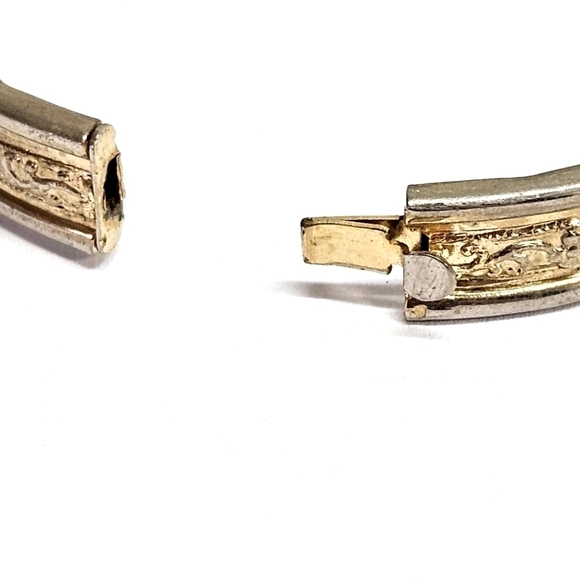 VINTAGE Two Tone Gold & Silver Tone Etched Child Cuff Bracelet Bangle - Picture 6 of 7